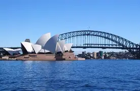 爱游戏APP-澳大利亚男篮鏖战马刺，丹尼·格林三分雨点燃全场