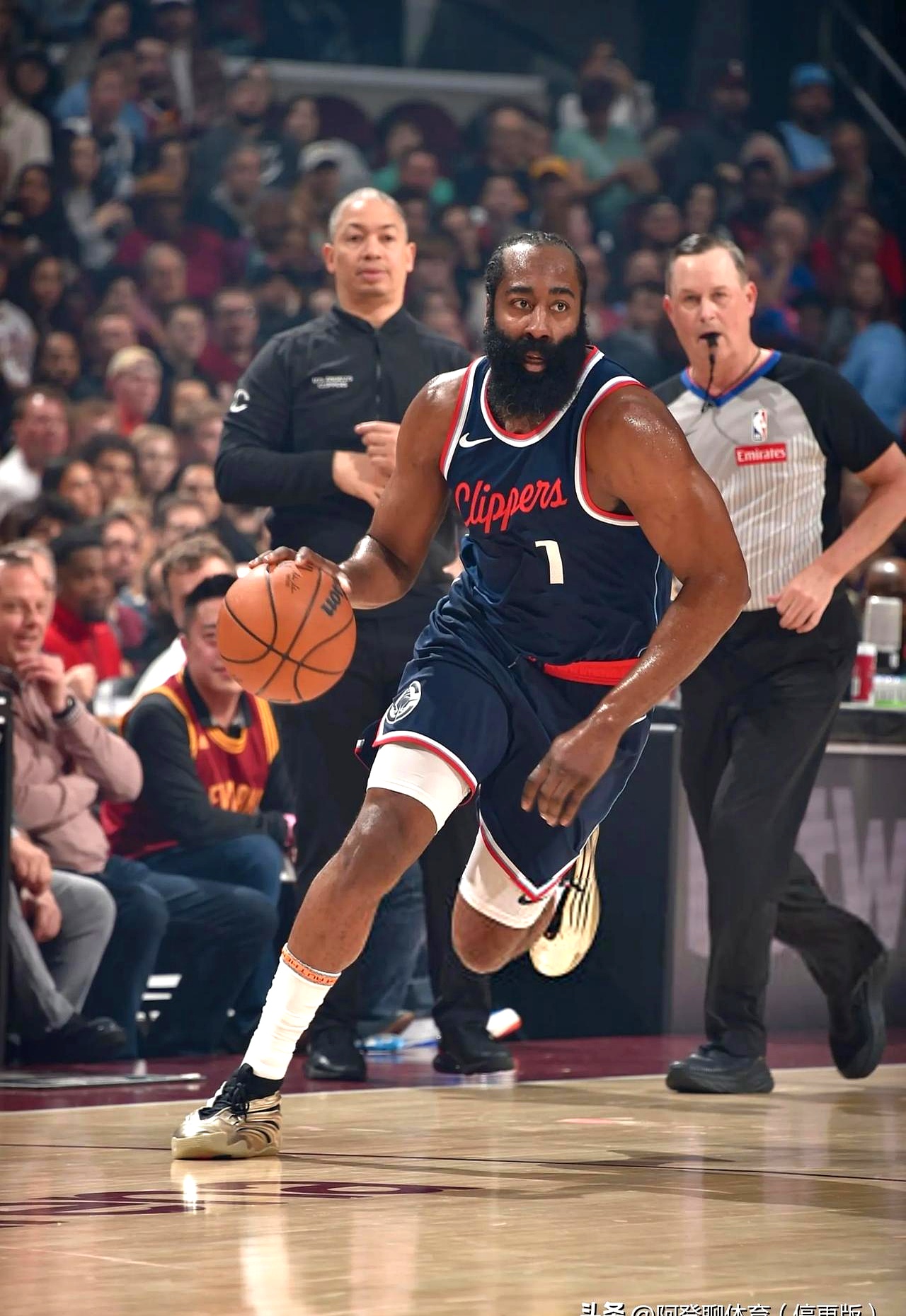 爱游戏娱乐-快船逆转魔术，浓眉哥状态火热的简单介绍