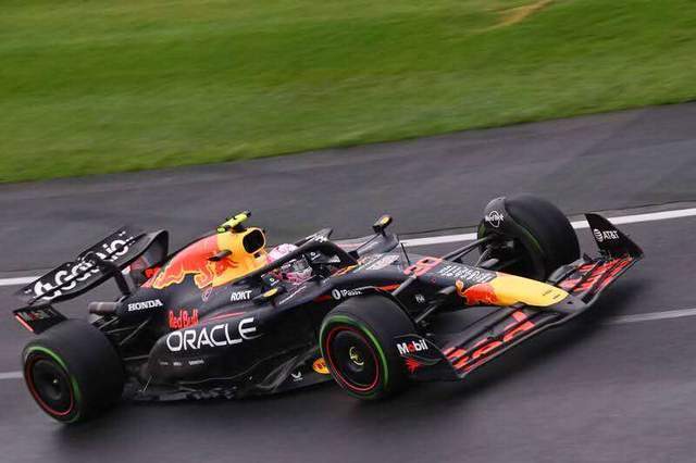 红牛车队绝杀红牛二队，塞恩斯关键制胜