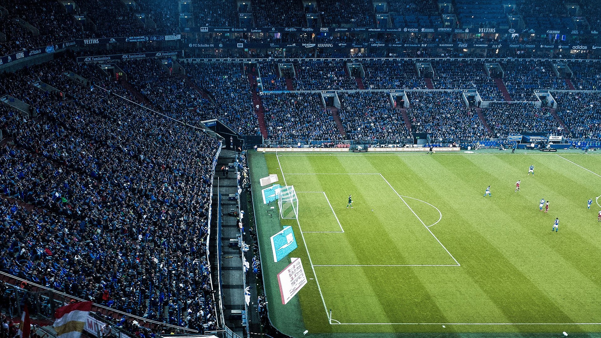 爱游戏娱乐-金元旋风撼动绿茵，沙特闪电战重画足坛版图，拜仁成年度焦点之战的最大变数